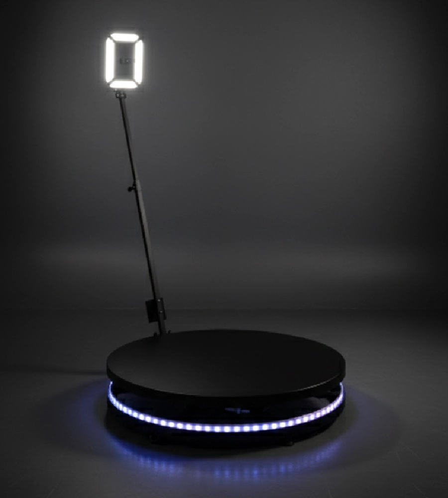 Fotobudka AI firmy MultiSkill przekształcająca zdjęcia w dzieła sztuki